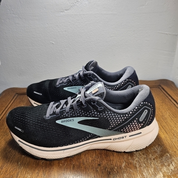 Brooks Ghost 14 Running Shoes Women's Size 11it have a little tear inside the s - Picture 1 of 8